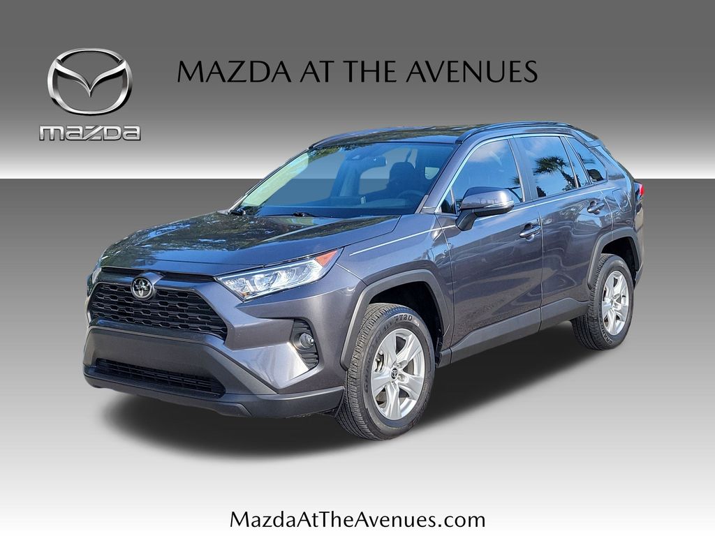 2021 Toyota RAV4 XLE's photo