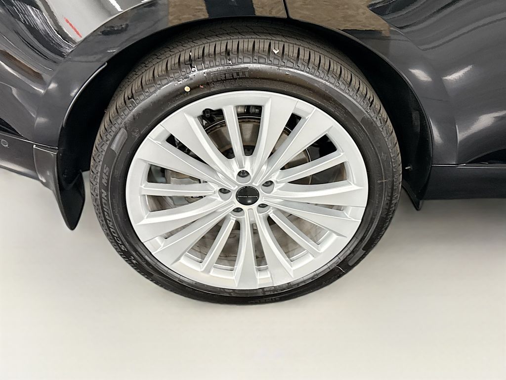 Thumbnail: 2026 Land Rover Range Rover - 32