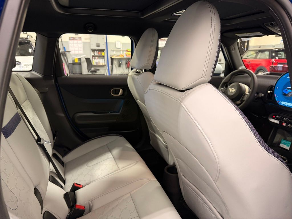 Thumbnail: 2026 MINI Cooper - 25