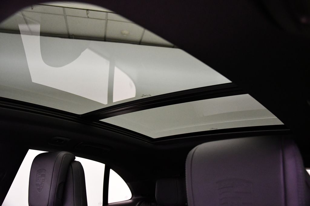 Thumbnail: 2025 Porsche Macan - 18