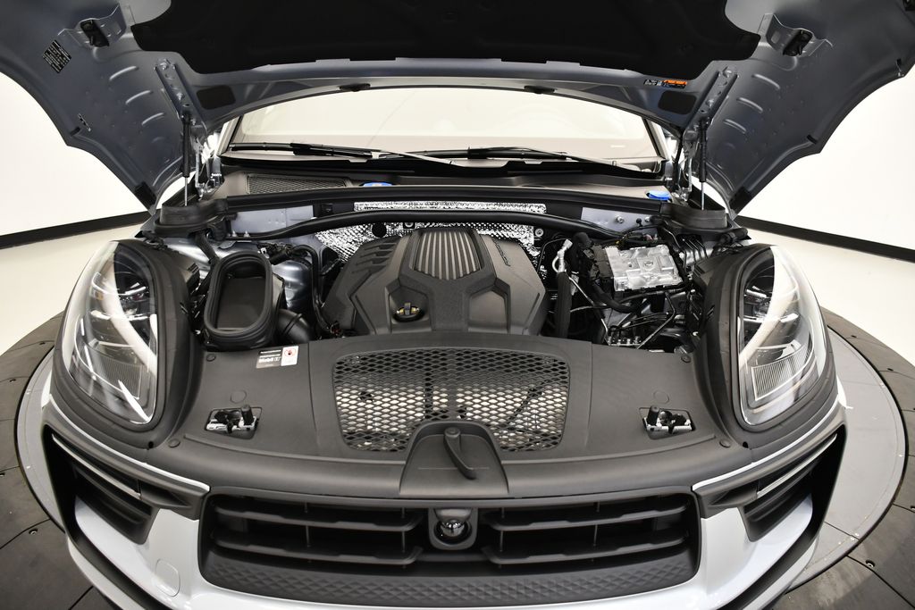 Thumbnail: 2026 Porsche Macan - 12