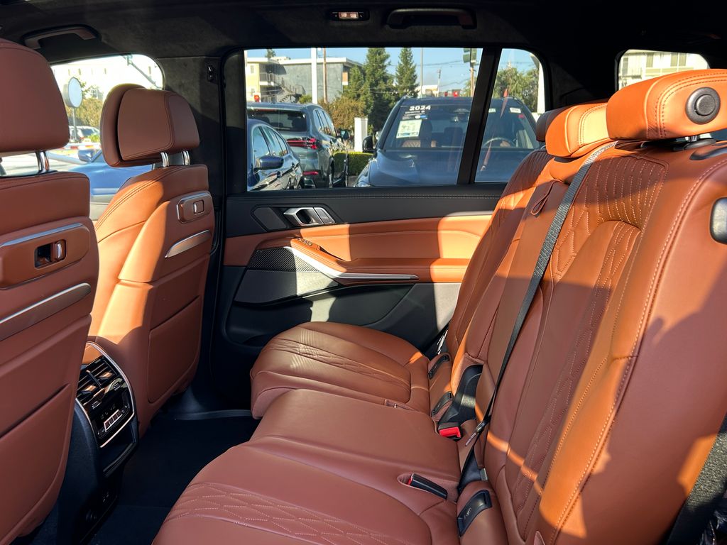 Thumbnail: 2027 BMW X7 - 30