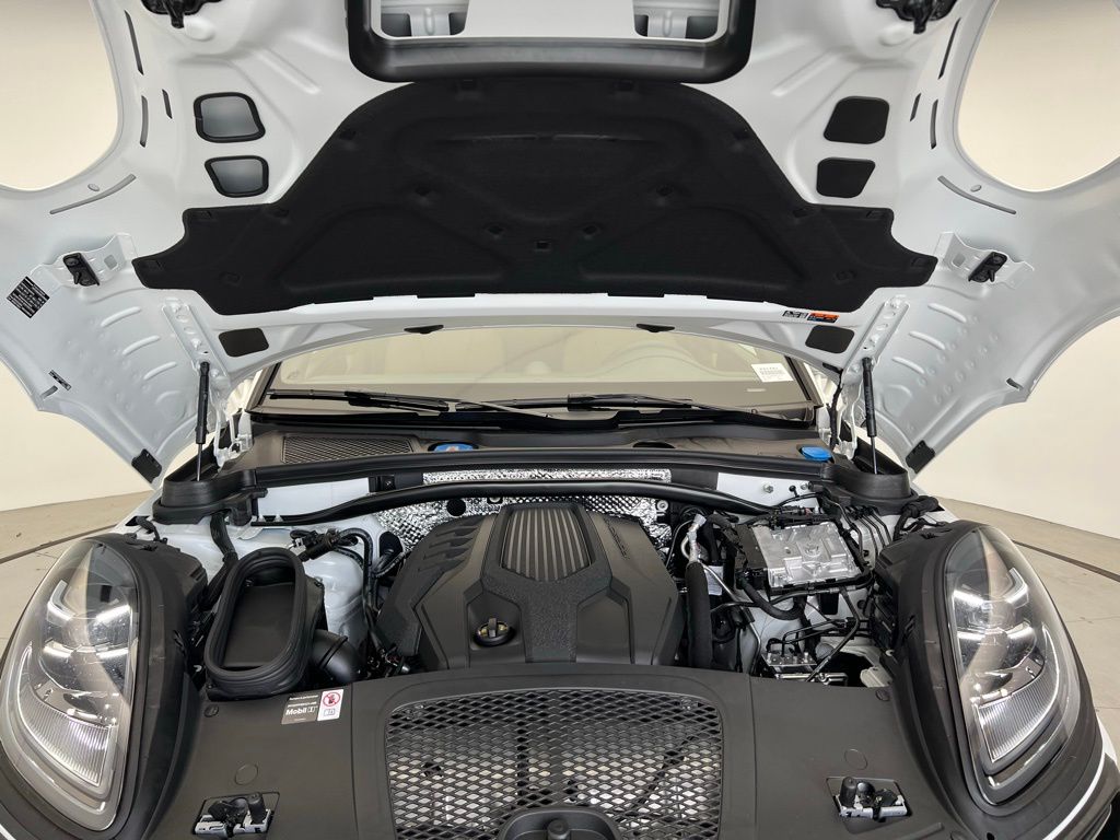 Thumbnail: 2025 Porsche Macan - 26