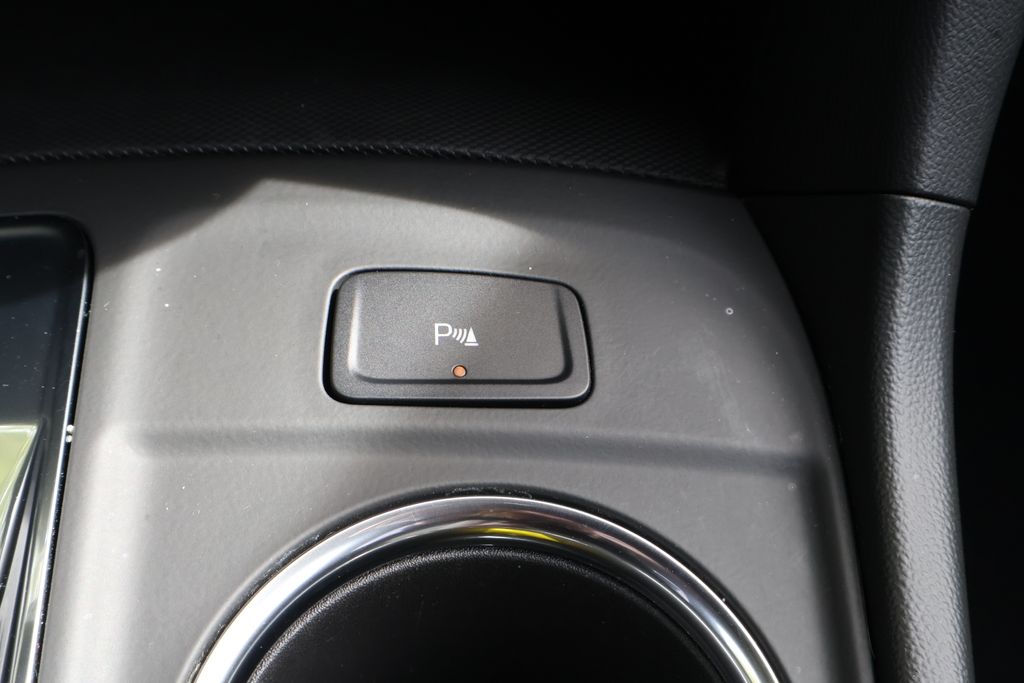 Thumbnail: 2022 Chevrolet Equinox - 23