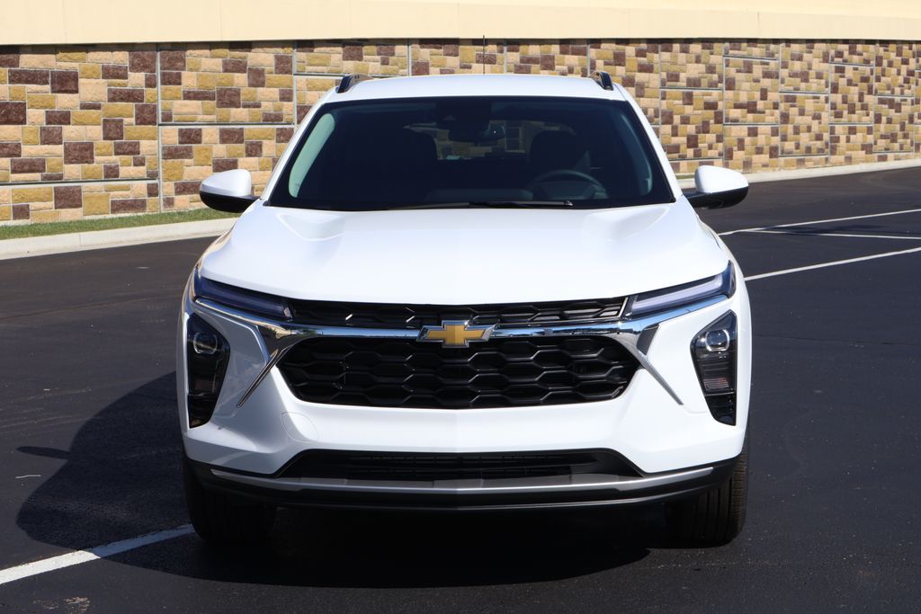 Thumbnail: 2026 Chevrolet Trax - 2