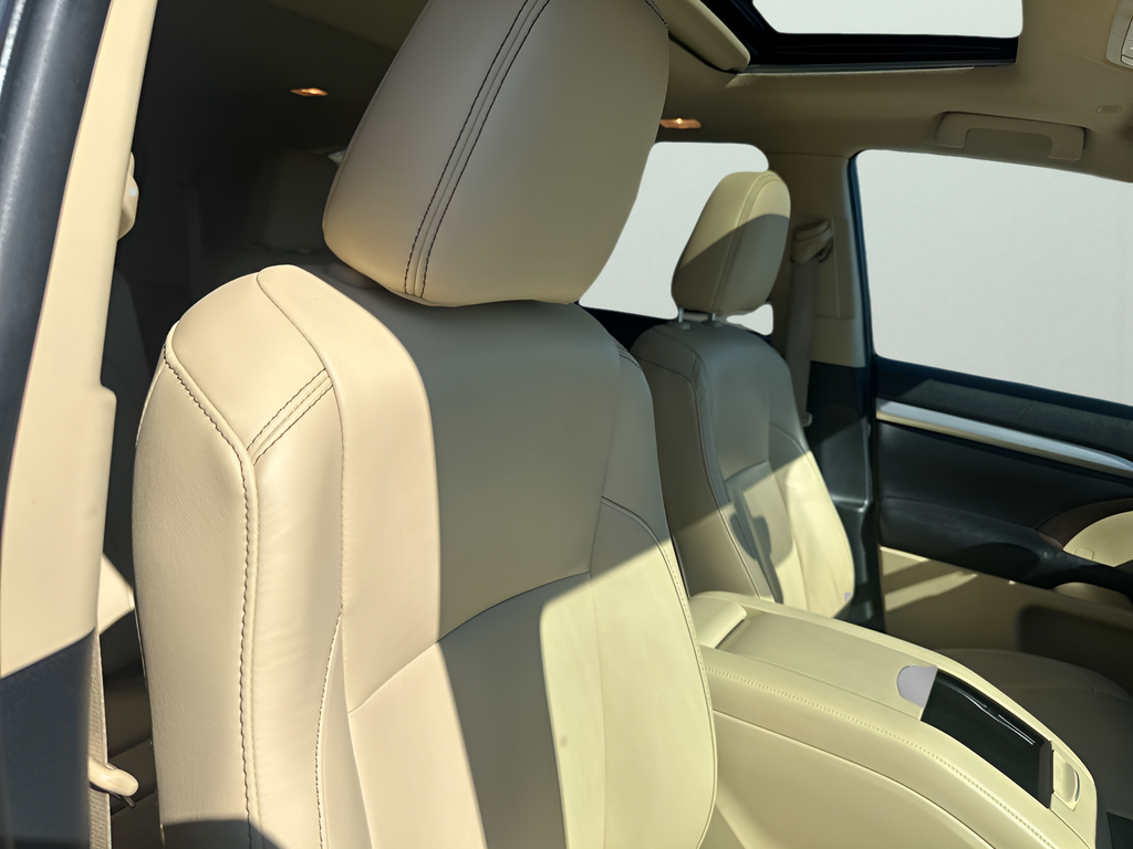 Used Car 2019 Toyota Highlander  Xle For Sale Under $25,000 In Austin, Texas