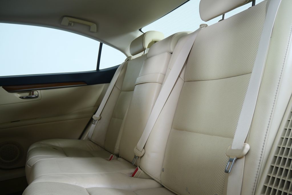 Thumbnail: 2013 Lexus ES - 13