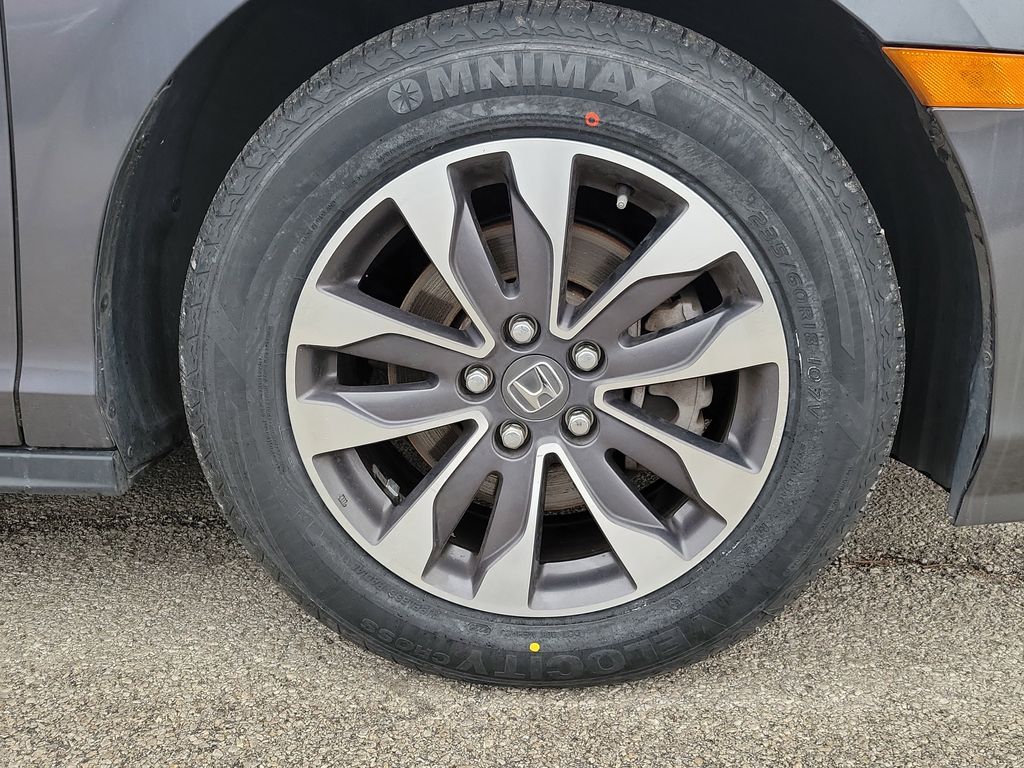 View vehicle photo 5