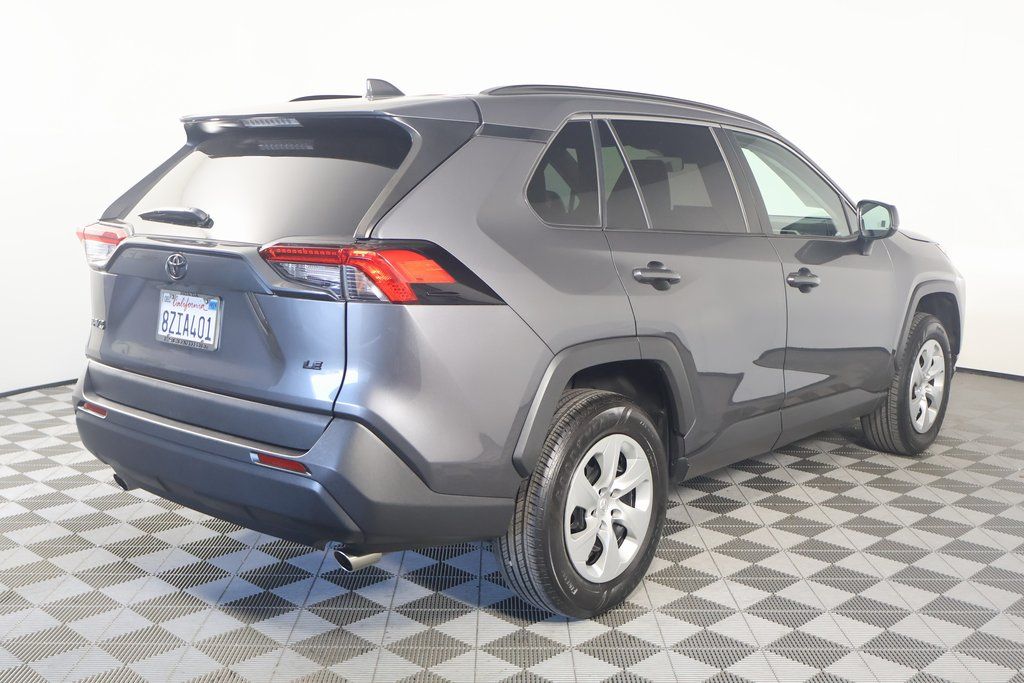 2021 Toyota RAV4 LE 4