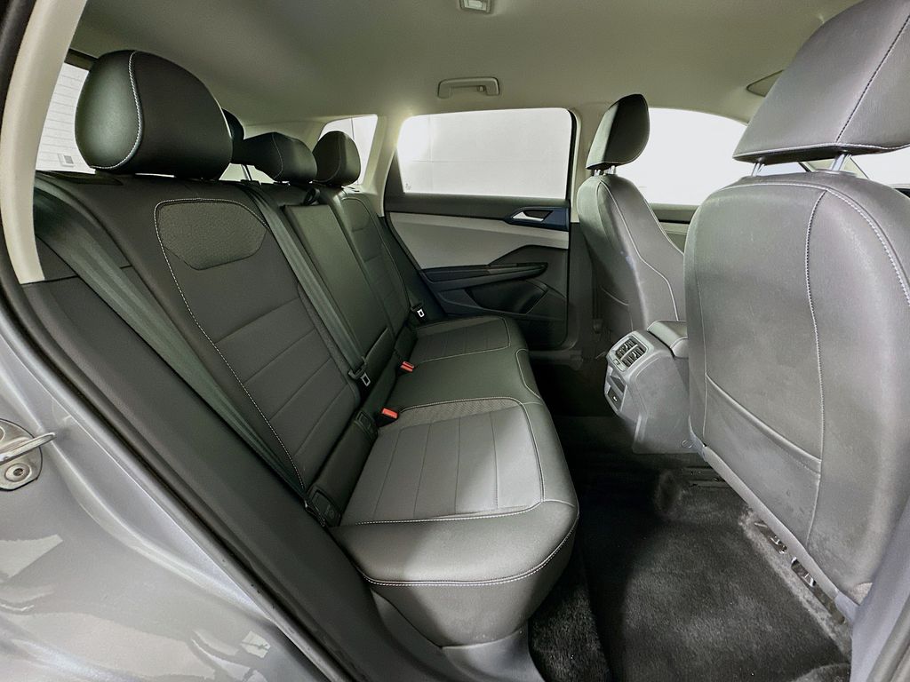 2024 Volkswagen Taos SE 27