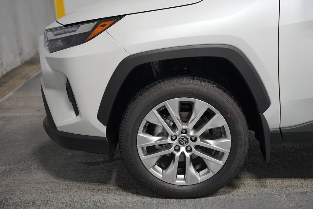 2025 Toyota RAV4 XLE Premium 5