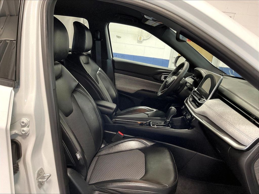 2023 Jeep Compass — photo 11