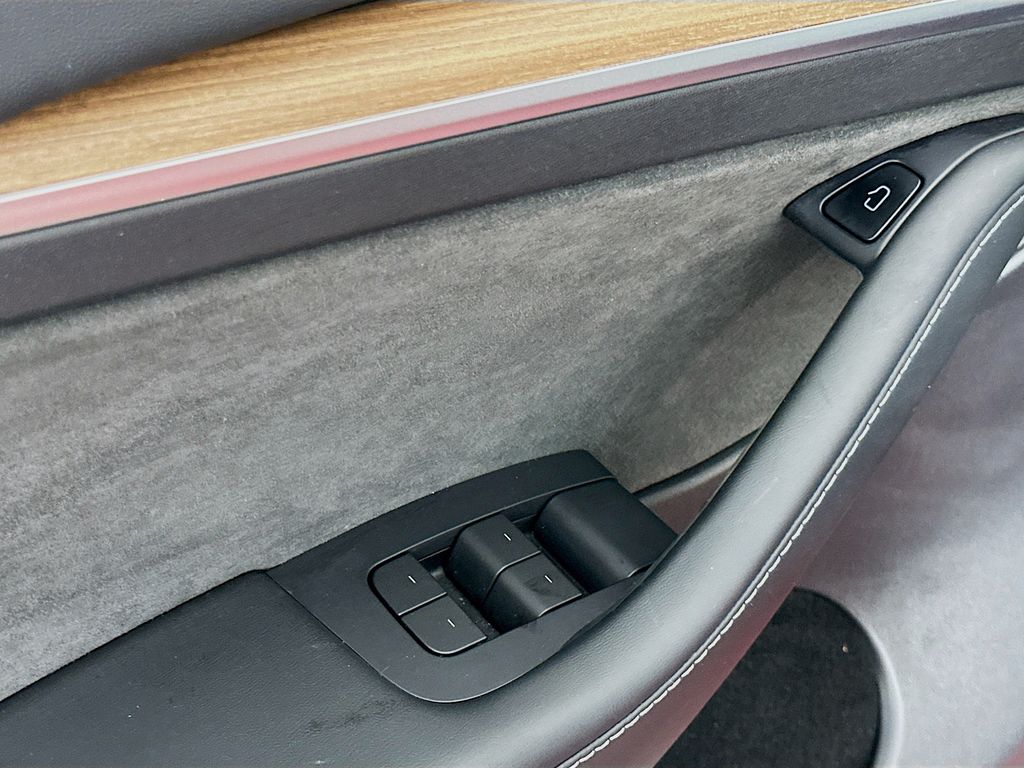 Thumbnail: 2022 Tesla Model Y - 18
