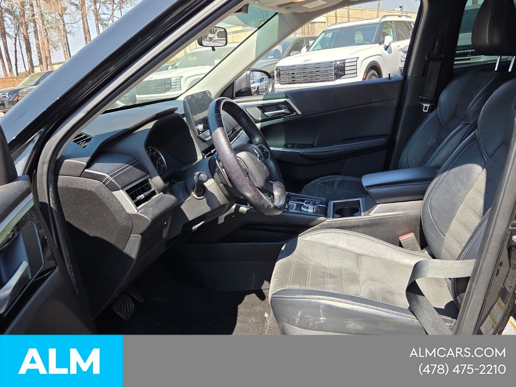 Used 2022  Mitsubishi SE image 8