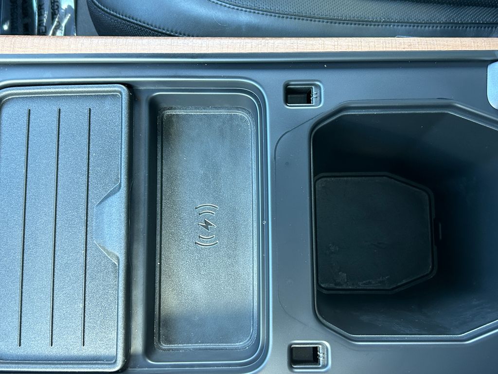 Thumbnail: 2023 Land Rover Defender - 29