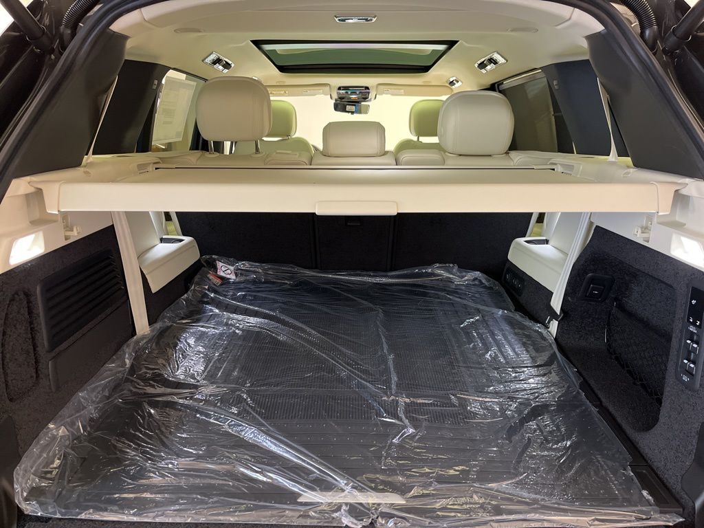 Thumbnail: 2025 Land Rover Range Rover - 28