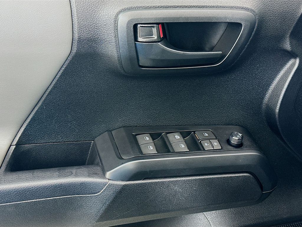 2023 Toyota Tacoma SR 17
