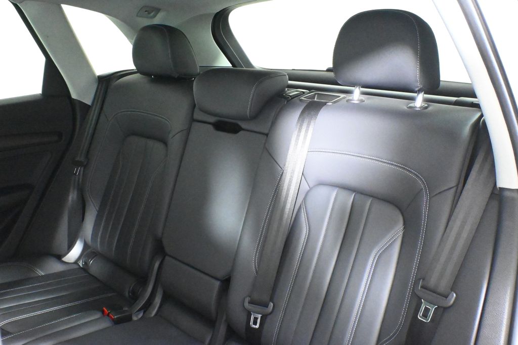 Thumbnail: 2021 Audi Q5 - 4