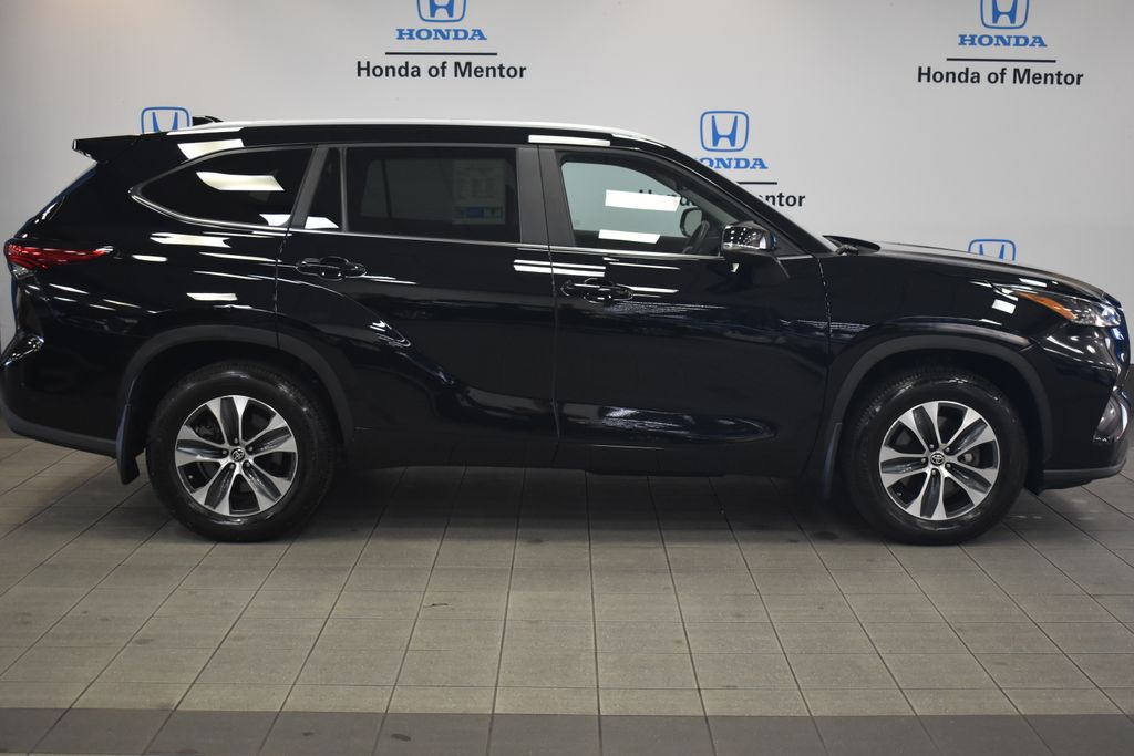 Thumbnail: 2023 Toyota Highlander - 8