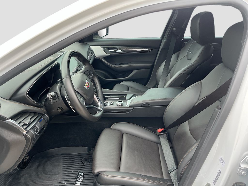 Used 2024 White Cadillac V-Series image 22