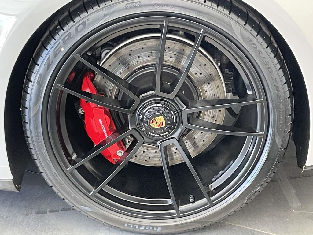 2024 Porsche 911 Carrera GTS - 11