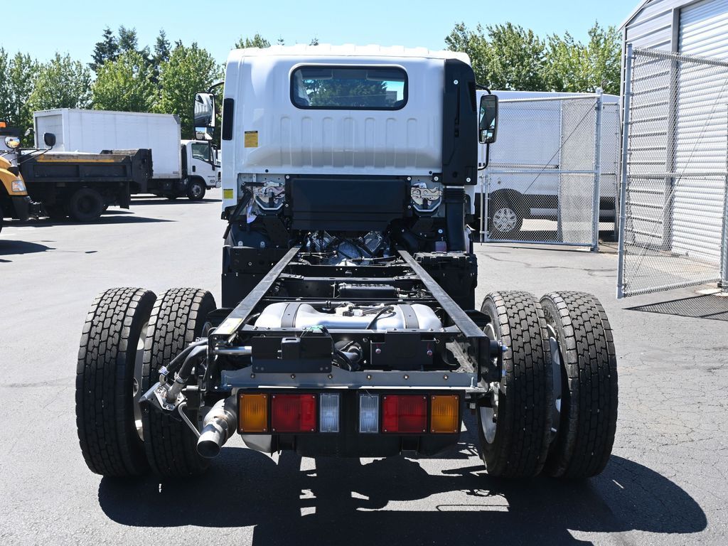 2024 Isuzu NPR HD 