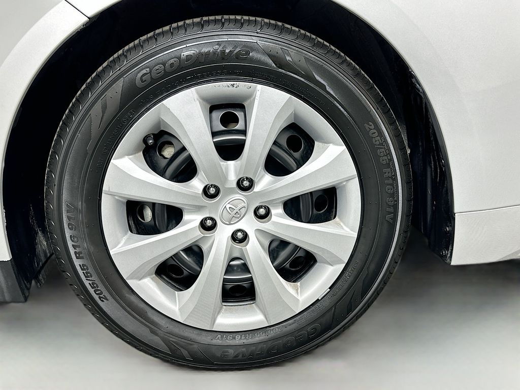 2022 Toyota Corolla LE 29