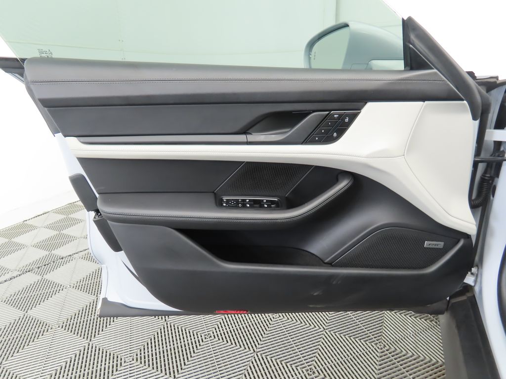 Thumbnail: 2022 Porsche Taycan - 26