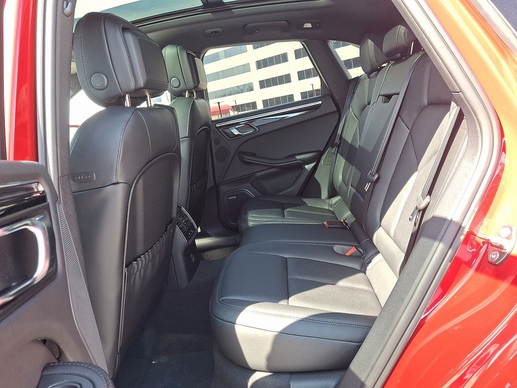 Thumbnail: 2026 Porsche Macan - 12