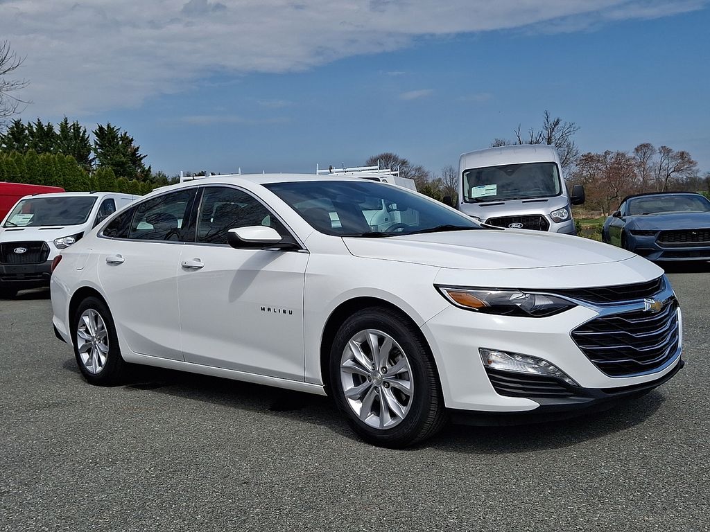 Summit White 2019 Chevrolet Malibu LT FWD Sedan Front-Wheel Drive Continuously Variable Transmission