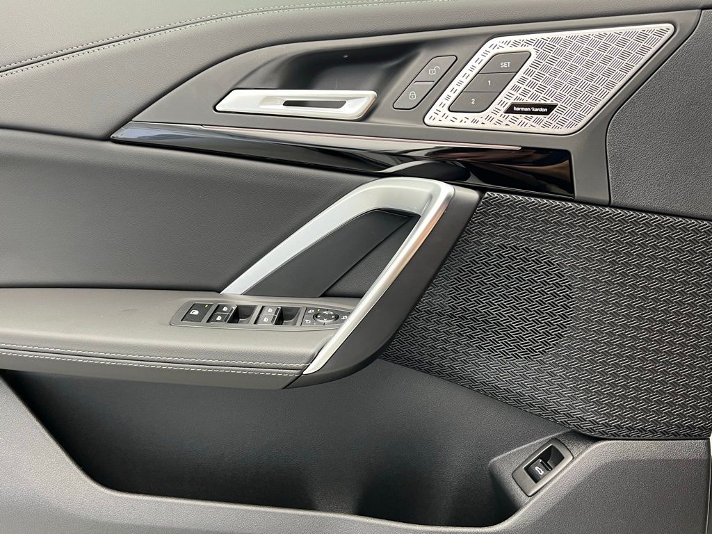 2025 BMW X1 xDrive28i 21