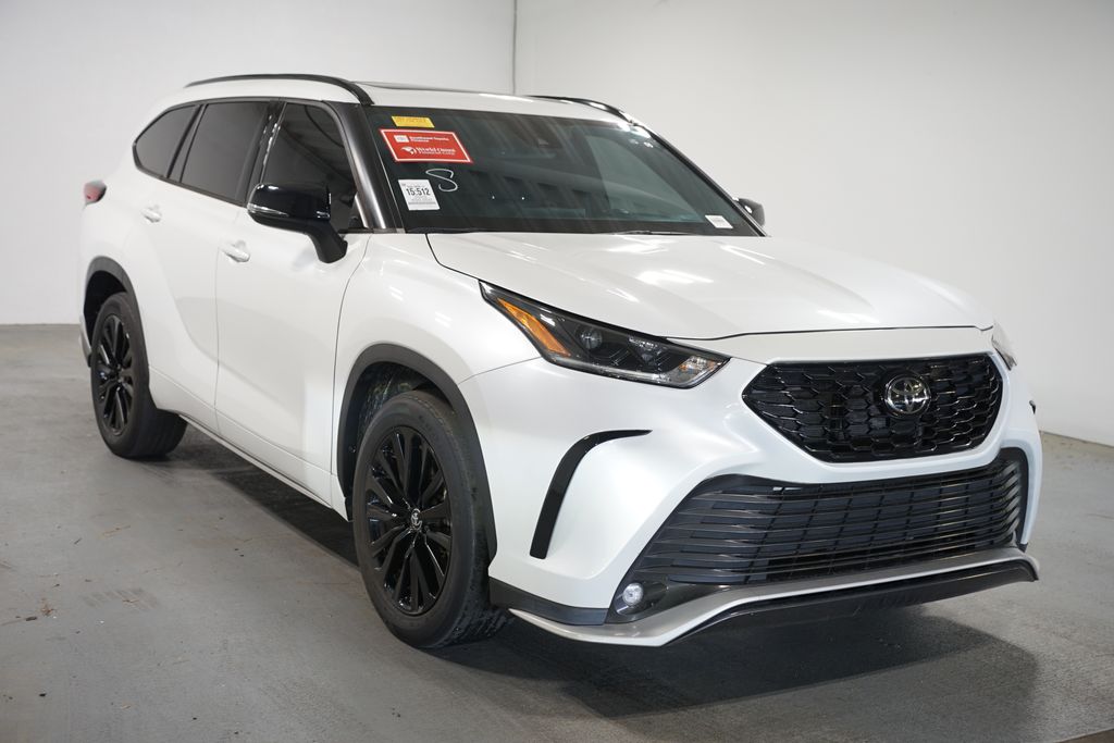 Thumbnail: 2023 Toyota Highlander - 3