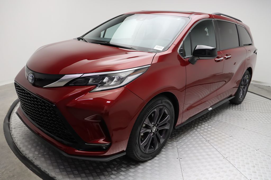 2022 Toyota Sienna XSE 2