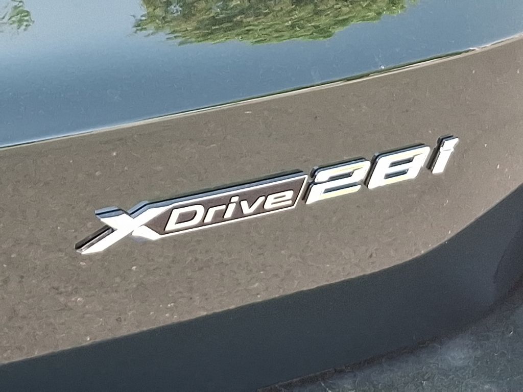 2025 BMW X1 xDrive28i 12