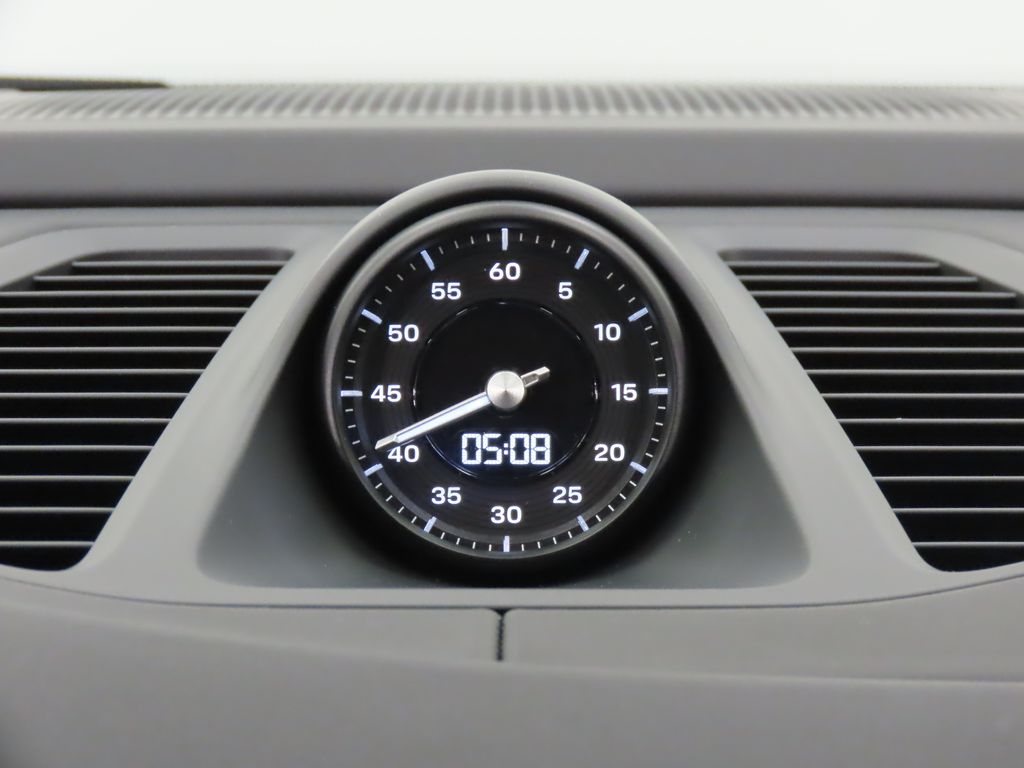 Thumbnail: 2025 Porsche Macan - 26