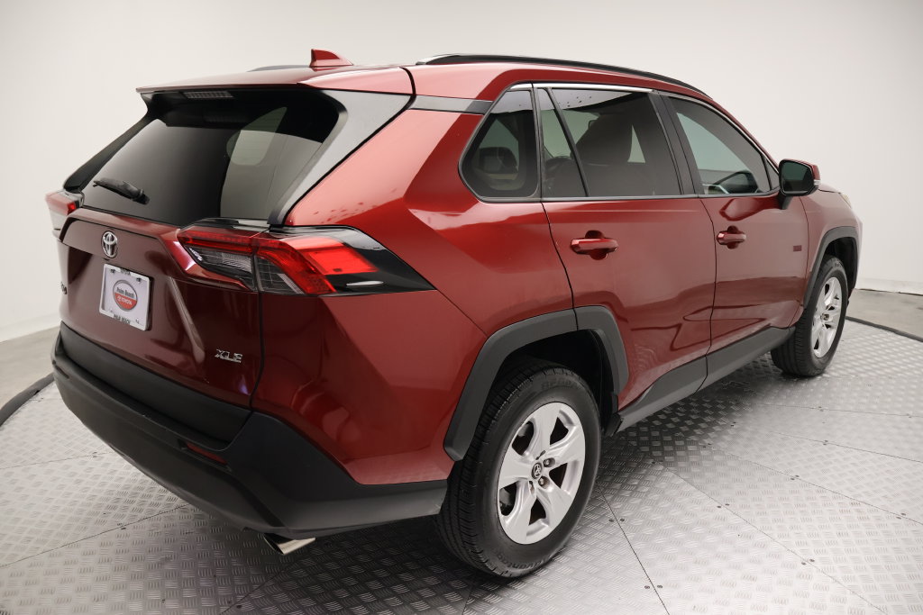 Thumbnail: 2019 Toyota RAV4 - 8
