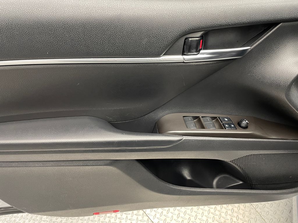 2022 Toyota Camry SE 9