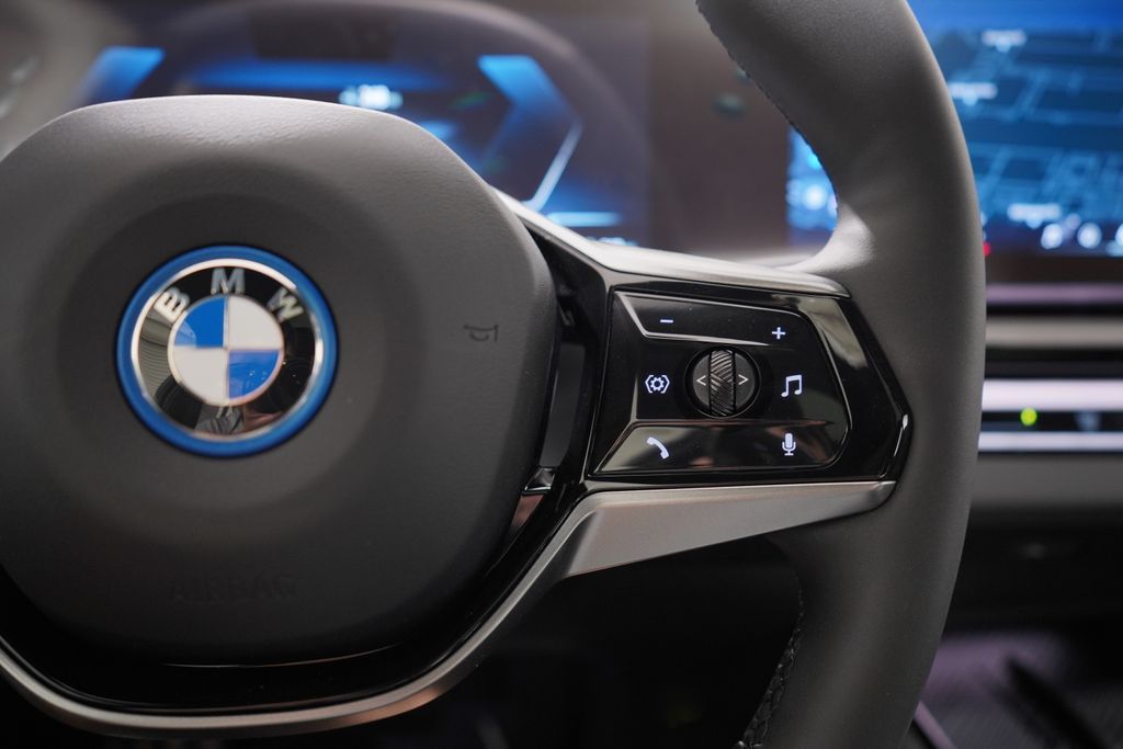 2024 BMW i5 eDrive40 21