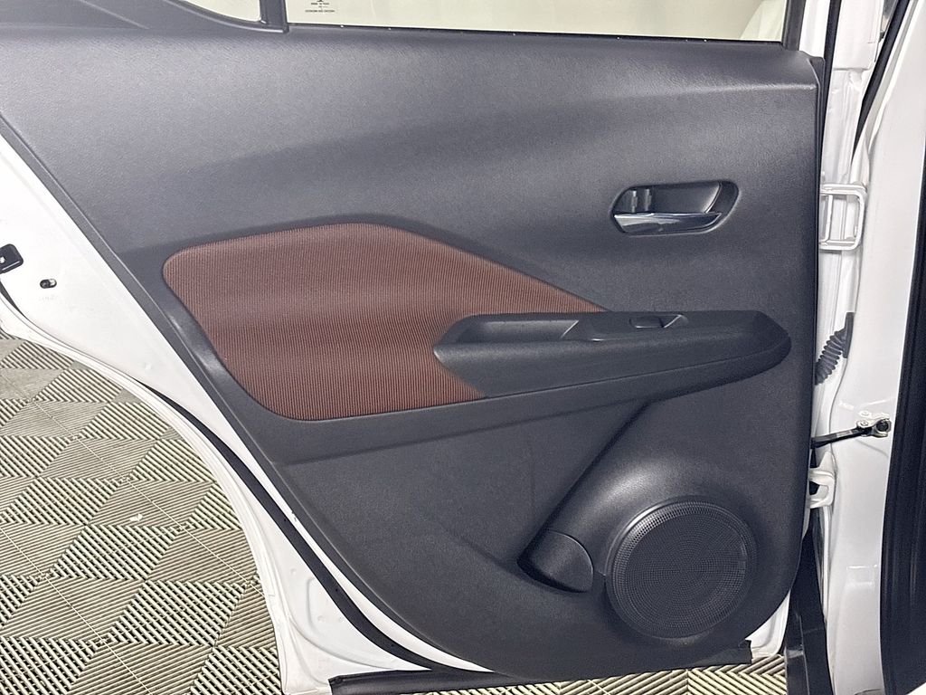 2021 Nissan Kicks SR
