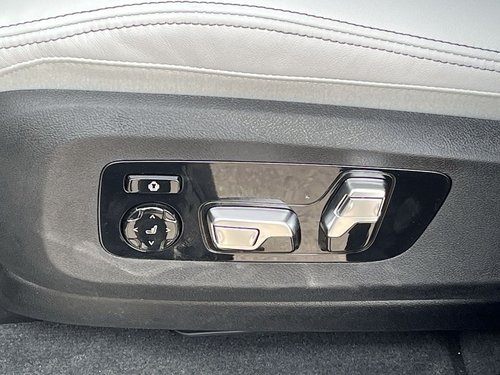 Thumbnail: 2026 BMW X5 - 12