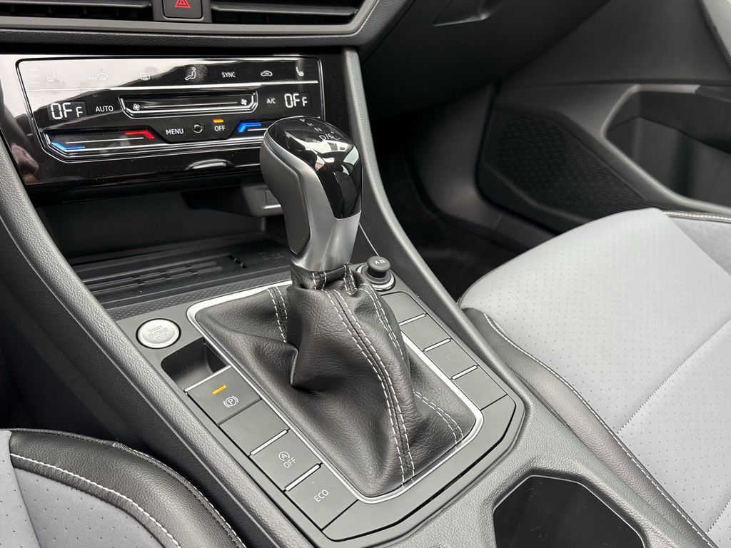 New 2026 Metallic Volkswagen 1.5T SE image 21