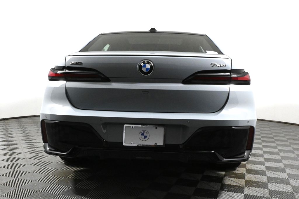 Thumbnail: 2025 BMW 7 Series - 6