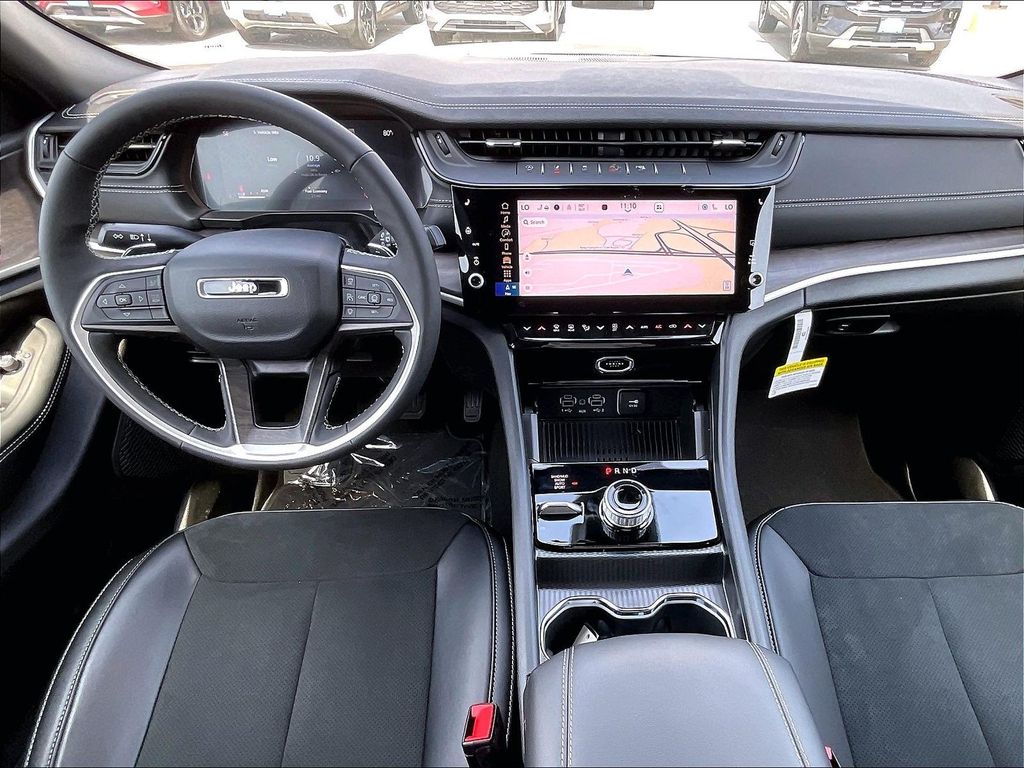 2026 Jeep Grand Cherokee — photo 12