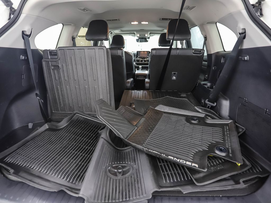 2021 Toyota Highlander XLE 23