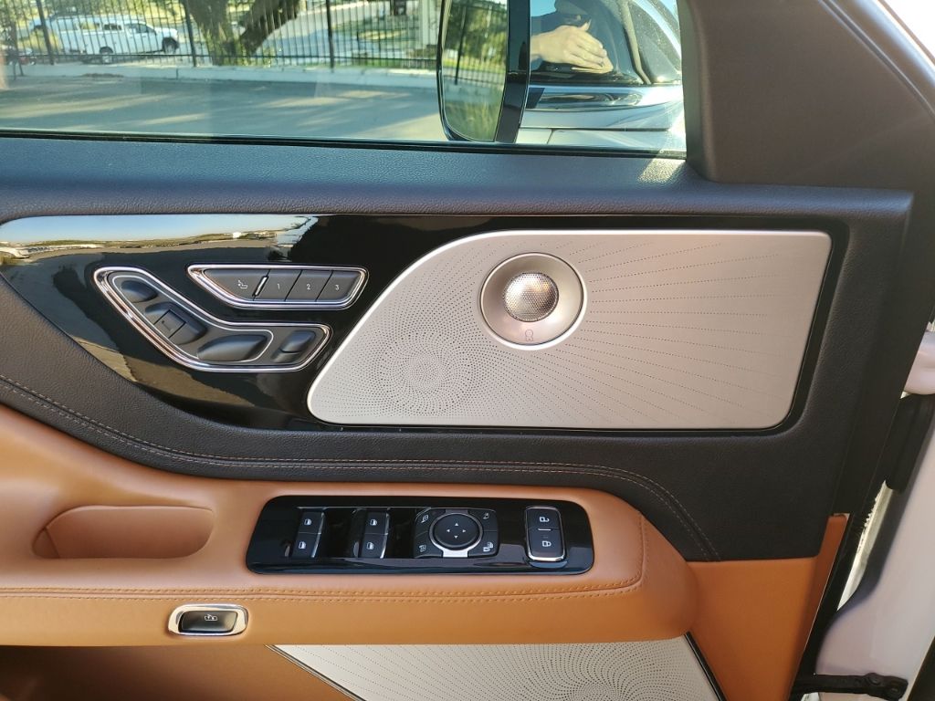 Used Car 2020 Lincoln Aviator  Black Label For Sale Under $35,000 In Austin, Texas
