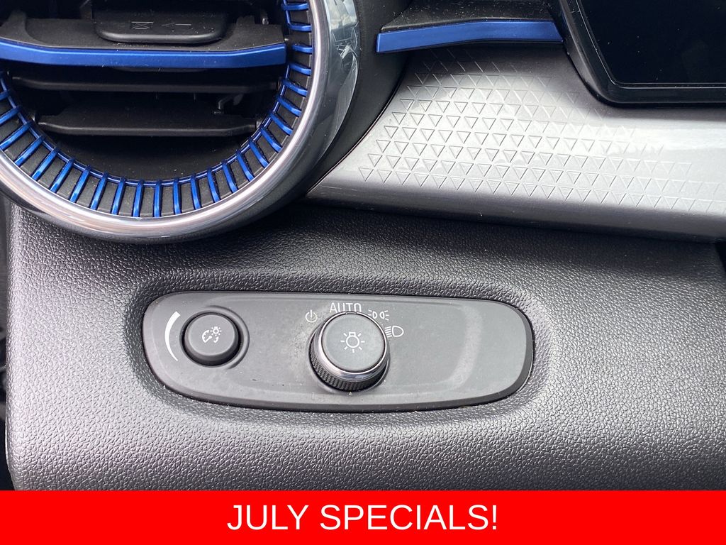 Used 2025 Chevrolet Trax SUV