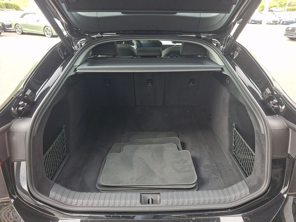 Thumbnail: 2025 Audi e-tron S - 29