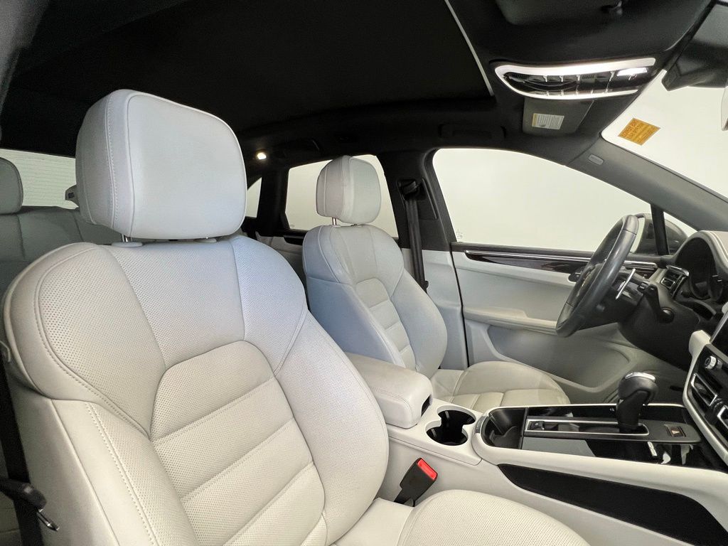 Thumbnail: 2024 Porsche Macan - 18