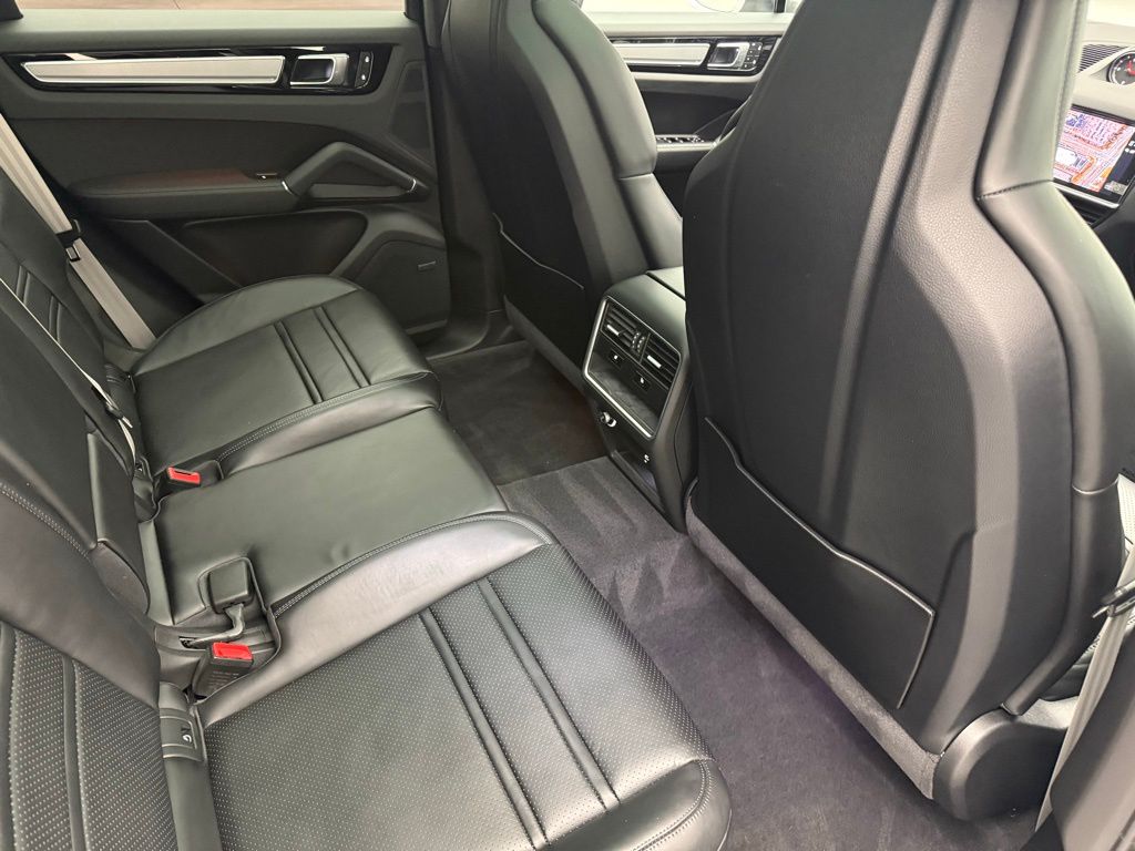 Thumbnail: 2023 Porsche Cayenne - 25