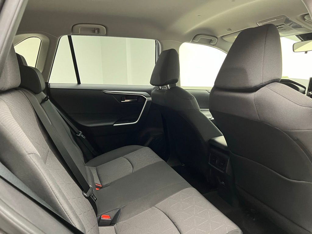 2025 Toyota RAV4 XLE 10